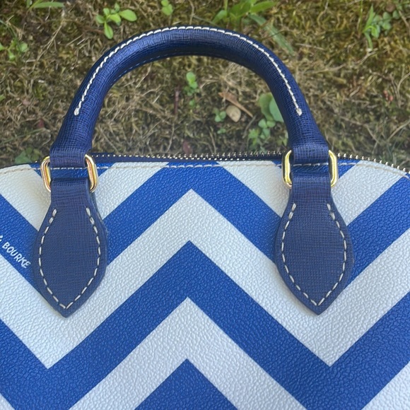 ⭐️ HOST PICK ⭐️ NWOT Tag Dooney & Burke Purse - Picture 8 of 15